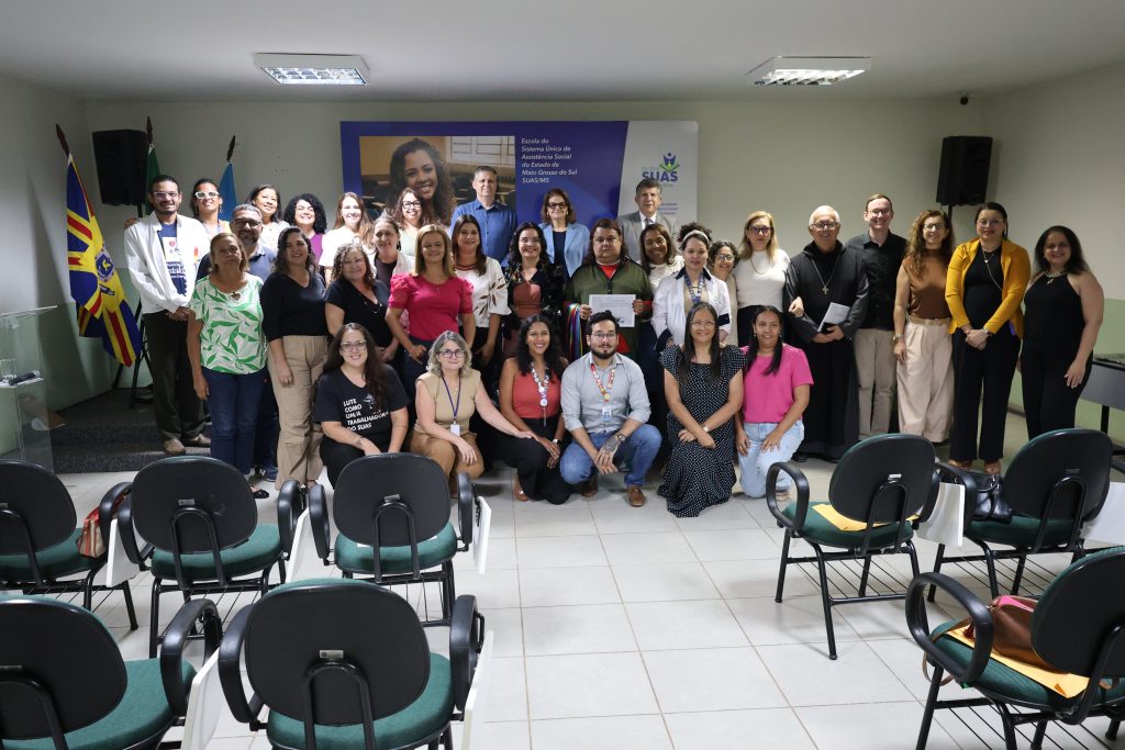 Foto posada de todos os novos membros do Conselho.